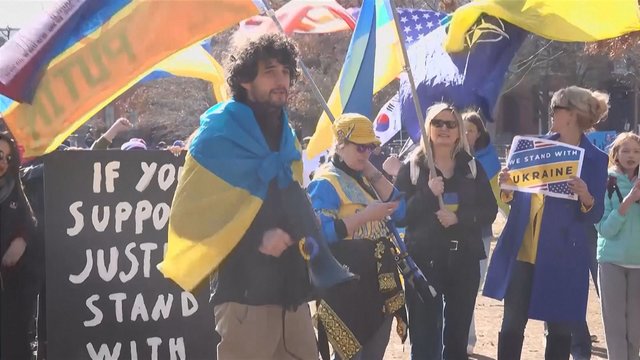 Po V. Zelenskio ir D. Trumpo susitikimo – protestas: prie Baltūjų rūmų susirinkę piliečiai išreiškė palaikymą Ukrainai