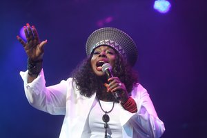 Avarijoje žuvo garsi amerikiečių dainininkė Angie Stone: vyko iš koncerto