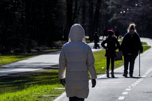 Tylus pavojus po kojomis: kaip išvengti parazitų platinamos itin pavojingos ligos?