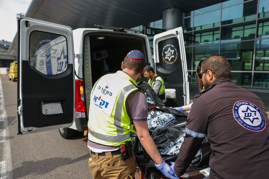 Per išpuolį Izraelio Haifos uostamiestyje vienas žmogus žuvo, dar keturi buvo sužeisti