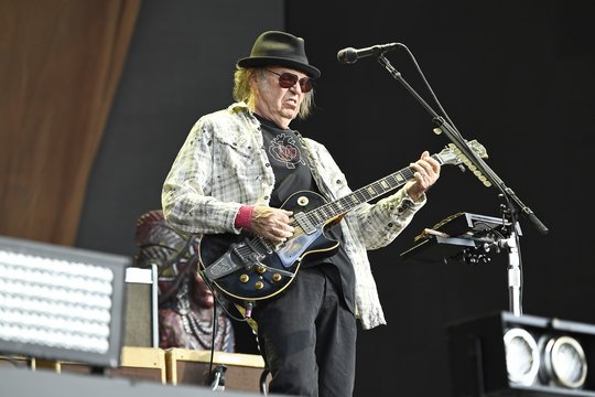 Folkroko žvaigždė N. Youngas planuoja nemokamą koncertą Ukrainoje