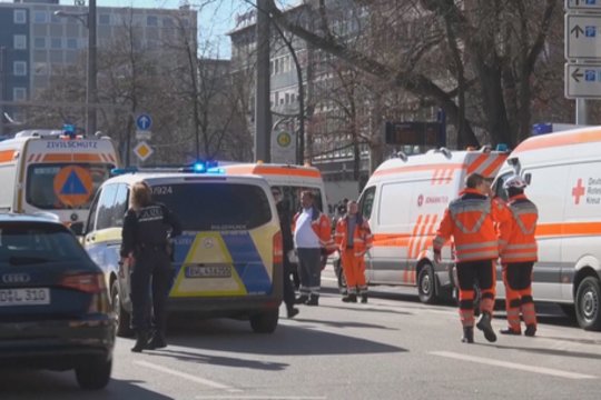 Nelaimė Vokietijoje: automobilis režėsi į žmonių minią
