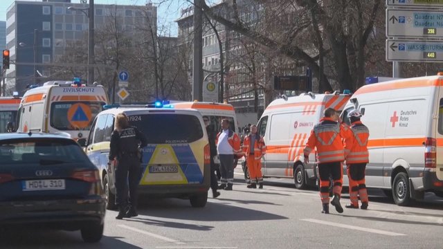 Nelaimė Vokietijoje: automobilis režėsi į žmonių minią