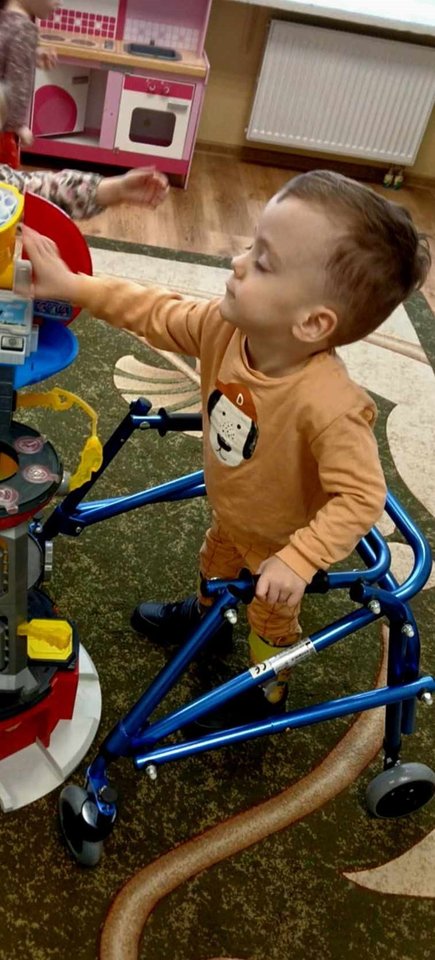  Jonukui nuolat reikalinga kineziterapeutų, ergoterapeutų, logopedų pagalba. <br> Asmeninio archyvo nuotr.