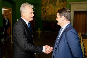 Iš G. Nausėdos – kirtis R. Žemaitaičiui: „Jis – kaip keliaujančio cirko aktorius“