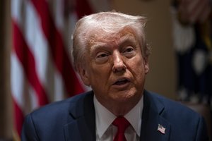 JAV nuo antradienio įves muitus Meksikai ir Kanadai