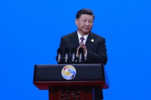 Kinija neketina nusileisti: jei JAV pradės prekybos karą, žada kovoti „iki galo“