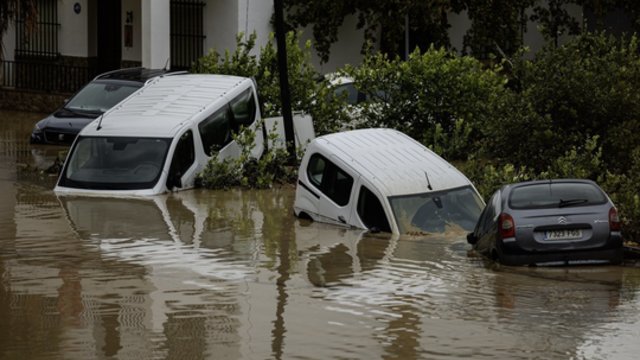 Liūtys Ispanijoje sukėlė tikrą chaosą: uždaromos mokyklos, gatvėse įstrigę automobiliai