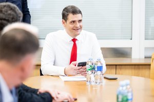 Anonimas atskleidė, ką R. Žemaitaitis išdarinėjo dėl kelionės į JAV: paklusniai vykdė nurodymus ir net melavo Seimui