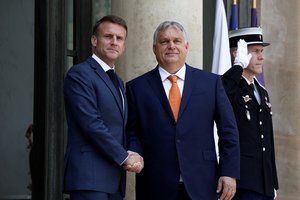 V. Orbanas prieš ES aukščiausiojo lygio susitikimą susitiks su E. Macronu