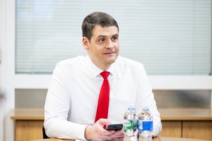 „Visi jaučiamės apgauti“: dėl R. Žemaitaičio kelionės – Seimo valdybos reakcija