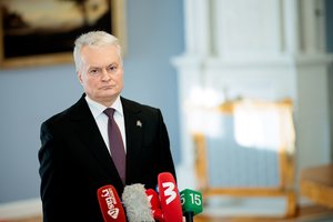 R. Žemaitaičio susirašinėjimus pamatęs G. Nausėda reaguoja griežtai: mano hipotezė pasitvirtino