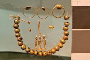 Aptiko įspūdingą 2600 metų senumo aukso lobį