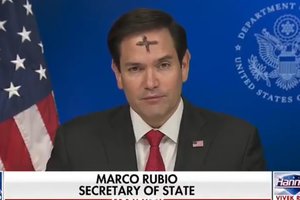 M. Rubio tiesioginiame eteryje pasirodė su juodu kryžiumi ant kaktos: ką tai reiškia?