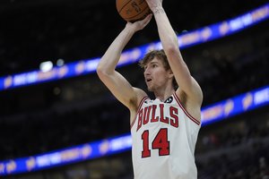 M. Buzelis rinko ne tik taškus, bet ir pražangas, o „Bulls“ pavyko išgyventi Orlande