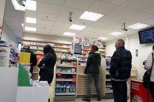 Pirkėjai puolė iš vaistinių šluoti vieną prekę: ekspertai aiškina priežastis