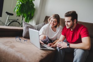 Paskutinieji be interneto, pirmieji – soc. tinkluose: kuo ypatinga „Xennials“ karta?