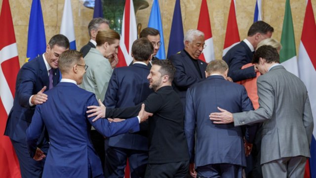 Kremlius reaguoja į ES ginklavimosi planus: gąsdina imsiantis atitinkamų priemonių