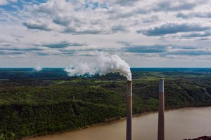 Ekspertas: ar pavojingi balti katilinių kaminų dūmai ir „chemtreilai“?