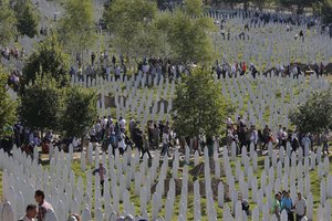 Bosnija ir Hercegovina: dėl saugumo situacijos uždarytas Srebrenicos memorialinis centras