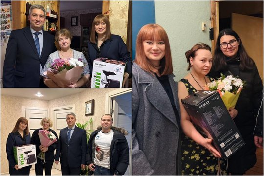 Simboliška? Rusijoje žuvusių kareivių motinos apdovanotos mėsmalėmis