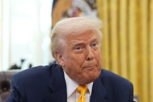 D. Trumpas neatmeta galimybės, kad 2025 m. JAV gali patirti recesiją