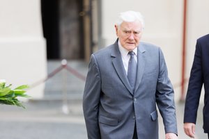 Įvertino, kas daugiausia prisidėjo prie Lietuvos pažangos per 35-erius metus: išskirtas V. Adamkaus vaidmuo