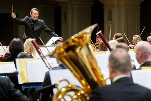 Koncertas „Metamorfozės“ Nacionalinėje filharmonijoje – iš tamsos į viltį