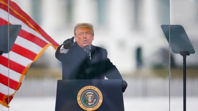 „Ukraina atėmė pinigus iš JAV kaip saldainį iš kūdikio“: D. Trumpas toliau žeria kritiką, tačiau turi ir vieną gerą žinią
