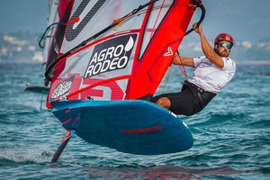 Lietuvos IQFOIL komanda startuos ekstremaliomis sąlygomis: kruša, audringas vėjas ir kelių metrų bangos