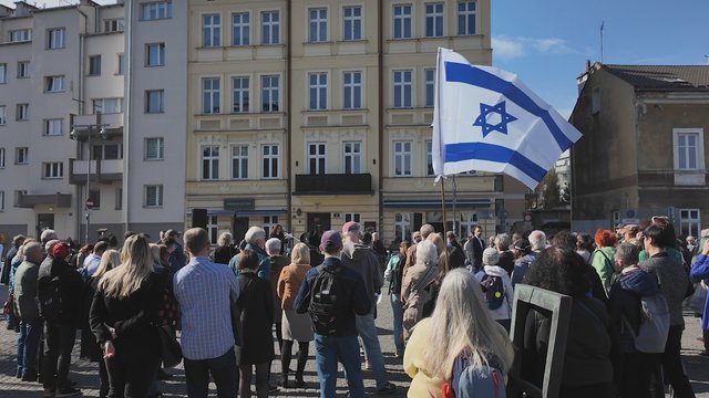 Krokuvos gatvėmis pražygiavo simbolinis maršas: pagerbė Geto didvyrių atminimą
