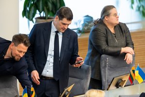 R. Žemaitaitis – kategoriškai prieš E. Macrono idėją kurti branduolinį „skėtį“