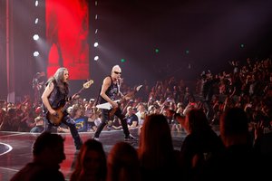 Spalvinga „Scorpions“ hito „Rock Me Like a Hurricane“ istorija: kodėl 9 kartus teko keisti tekstą?