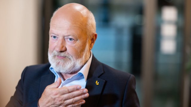 E. Gentvilas rėžė: gana raminti žmones, kad niekam plaukas nenukris