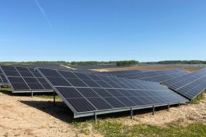 Seimas svarstys siūlymą skatinantį saulės elektrinių įrengimą savivaldybėse