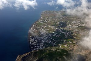 Po žemės drebėjimų virtinės į Graikijos Santorino salą grįžta gyventojai