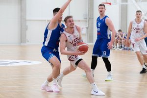 LKL žaidėjų traukiamas VDU sudaužė Klaipėdos universiteto krepšininkus