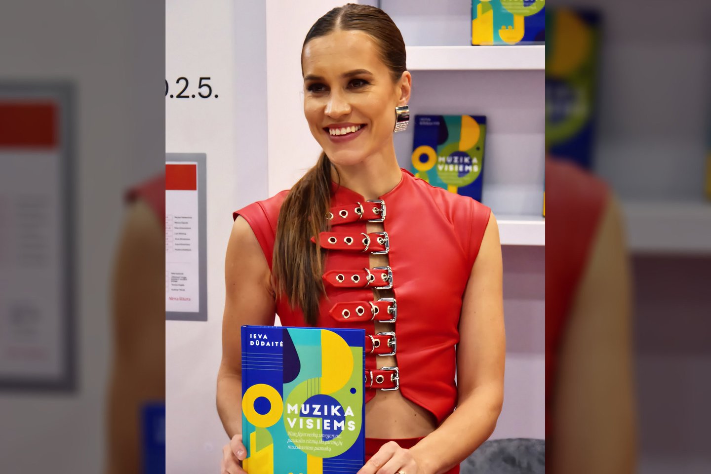 Žinoma pianistė Ieva Dūdaitė pristatė savo pirmąją knygą „Muzika visiems“.