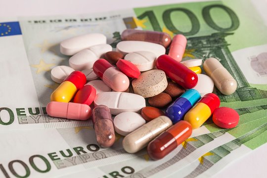 Atsakė į dažniausią klausimą apie vaistų priemokas: kodėl kaimynas moka mažiau?