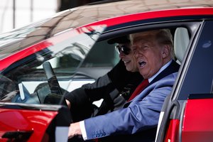 D. Trumpo energetinis šantažas – besikartojanti istorija? Svarsto, ar ES neužlips ant to paties grėblio