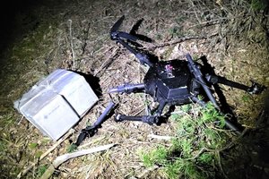 Naktis pasienio rajonuose: keturi nutupdyti dronai, bėglių gaudynės, sulaikyti trys vyrai ir 2 tūkst. pakelių baltarusiškų cigarečių