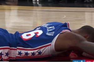 Vos 30 sekundžių žaidęs buvęs žalgirietis L. Walkeris galva trenkėsi į parketą ir buvo išvestas iš salės