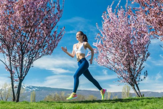 Sutikime pavasarį sveikesni, lieknesni ir atjaunėję: aktualūs specialistų patarimai bei pasiūlymai
