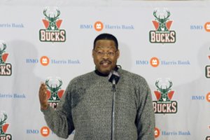 Į labdaringą renginį atėjęs mirė vienas iš „Bucks“ savininkų – kuklią algą NBA jis pavertė milijardais dolerių
