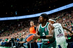 Nemuno sala skęsta euforijoje: 20 taškų atsilikimą panaikinęs „Žalgiris“ su lemiamu S. Francisco metimu įveikė paryžiečius