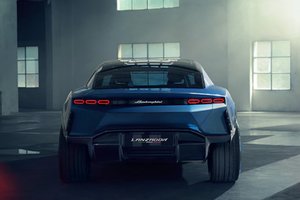 Prasitarė apie pirmojo „Lamborghini“ elektromobilio įrangą: variklių skaičių dar nutyli, tačiau štai kas aiškėja