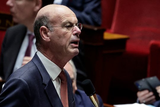 Prancūzijos finansų ministras prekybos karą išvadina „idiotišku“, planuoja kelionę į JAV