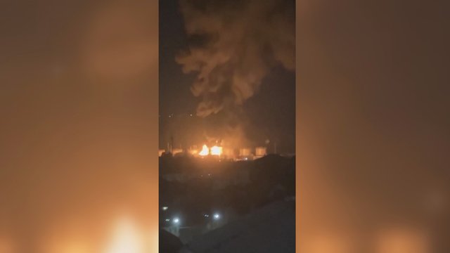 Skaudus smūgis Rusijai: užfiksavo liepsnojančią Tuapsės naftos perdirbimo gamyklą