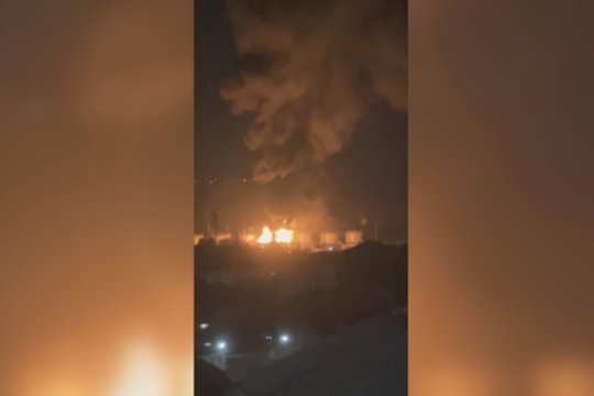 Skaudus smūgis Rusijai: užfiksavo liepsnojančią Tuapsės naftos perdirbimo gamyklą