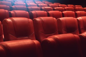 Indijoje vyras laimėjo neįprastą bylą: prisiteisė pinigų už kino teatre rodomas reklamas